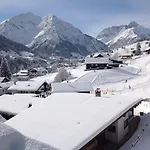 酒店 克莱恩瓦尔赛特尔套房酒店 Hirschegg (Vorarlberg)