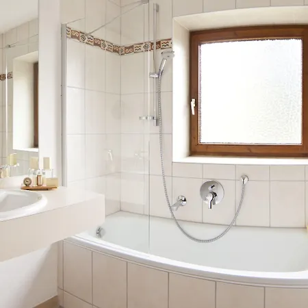 Suitehotel Kleinwalsertal Hotel 4*